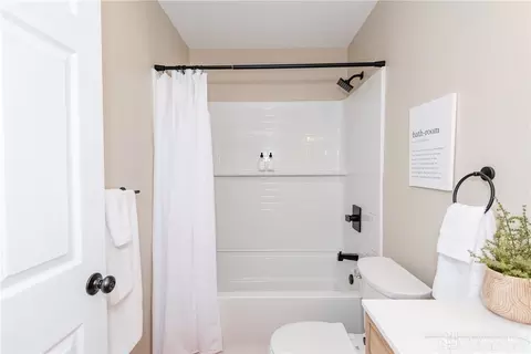 Bath - 2808 Powhattan Pl, Kettering, OH 45420 photo 3 of 4