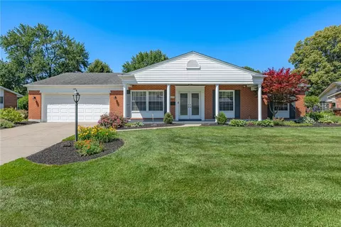 5301 Oakbrooke Dr, Kettering, OH 45440
