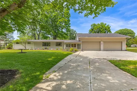2617 Shadycrest Dr, Dayton, OH 45431