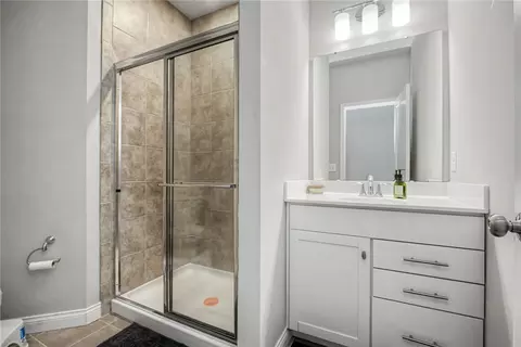 Bath - 1954 Stepping Stone Ct, Centerville, OH 45458 photo 5 of 8