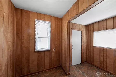 Entry Way - 2035 Stapleton Ct, Dayton, OH 45404 photo 2 of 5