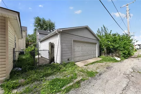 Exterior - 2035 Stapleton Ct, Dayton, OH 45404 photo 2 of 2