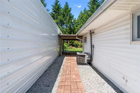 Entry Way - 711 Upper Valley Pike, Springfield, OH 45504 photo 1 of 2