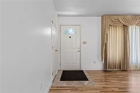 Entry Way - 711 Upper Valley Pike, Springfield, OH 45504 photo 2 of 2