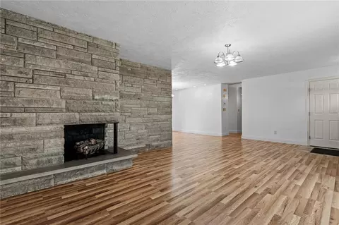 Living - 711 Upper Valley Pike, Springfield, OH 45504 photo 3 of 6
