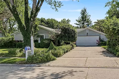 7520 President Ct, Dayton, OH 45414