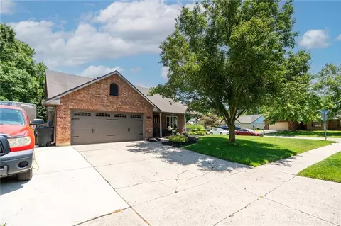 6891 Deer Bluff Dr, Huber Heights, OH 45424