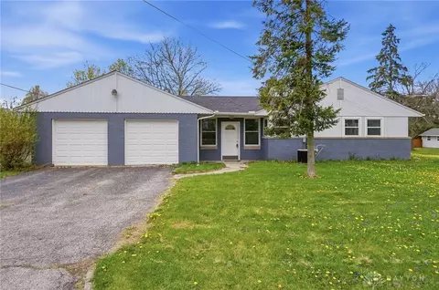 818 Brookwood Dr, Bellefontaine, OH 43311