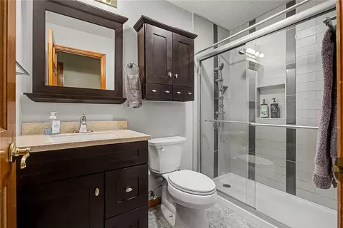 Bath - 9915 Sheehan Rd, Centerville, OH 45458 photo 1 of 6