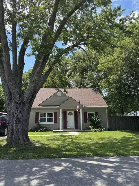 63 Ohio Ave, Sabina, OH 45169