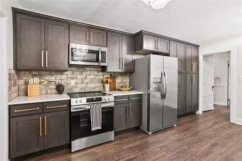 Kitchen - 6311 Iris Ave, Cincinnati, OH 45213 photo 5 of 8