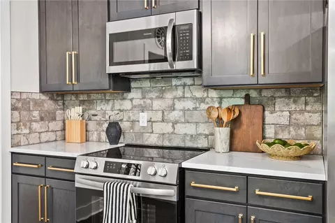 Kitchen - 6311 Iris Ave, Cincinnati, OH 45213 photo 7 of 8