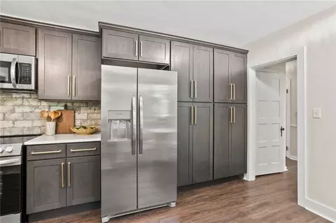Kitchen - 6311 Iris Ave, Cincinnati, OH 45213 photo 6 of 8