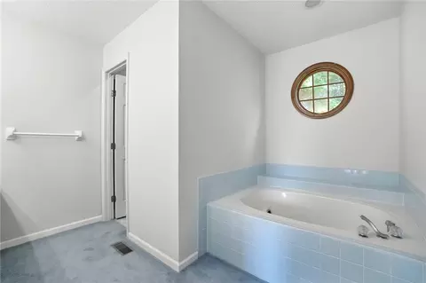 Bath - 731 Farmbrook Dr, Beavercreek, OH 45430 photo 5 of 12