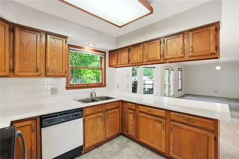 Kitchen - 731 Farmbrook Dr, Beavercreek, OH 45430 photo 3 of 5
