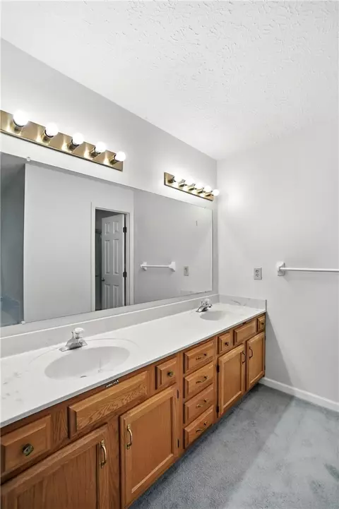 Bath - 731 Farmbrook Dr, Beavercreek, OH 45430 photo 4 of 12