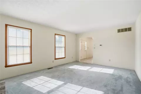 Living - 731 Farmbrook Dr, Beavercreek, OH 45430 photo 9 of 9
