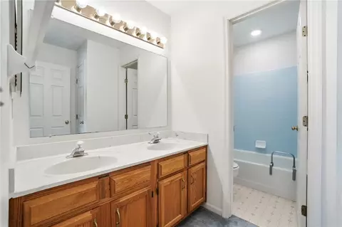 Bath - 731 Farmbrook Dr, Beavercreek, OH 45430 photo 9 of 12