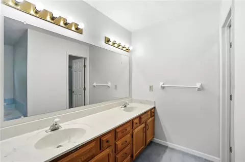 Bath - 731 Farmbrook Dr, Beavercreek, OH 45430 photo 3 of 12