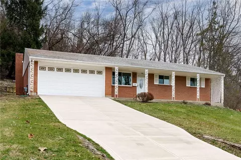 226 Belair Cir, Bellbrook, OH 45305