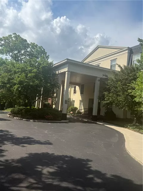 333 Oakwood Ave #2E, Oakwood, OH 45409