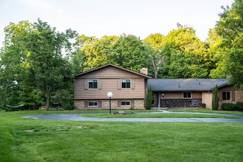 2564 Rustling Brook Ln, Beavercreek, OH 45434