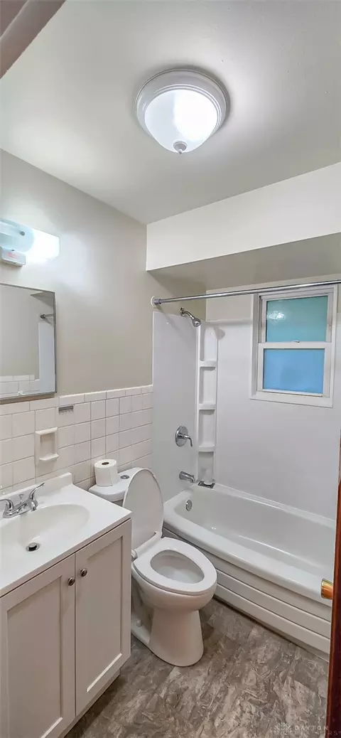 Bath - 105 N Maple Ave, Fairborn, OH 45324 photo 1 of 3
