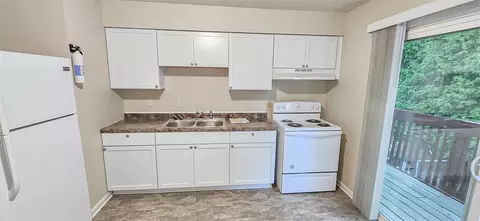 Kitchen - 105 N Maple Ave, Fairborn, OH 45324 photo 3 of 4