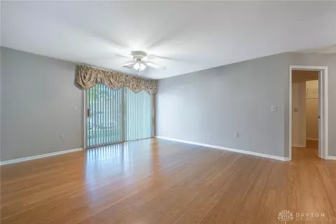 Living - 6610 Wareham Ct #1, Centerville, OH 45459 photo 3 of 4