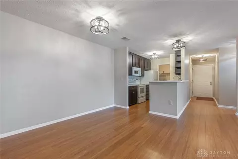 Living - 6610 Wareham Ct #1, Centerville, OH 45459 photo 4 of 4