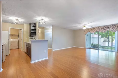 Living - 6610 Wareham Ct #1, Centerville, OH 45459 photo 1 of 4
