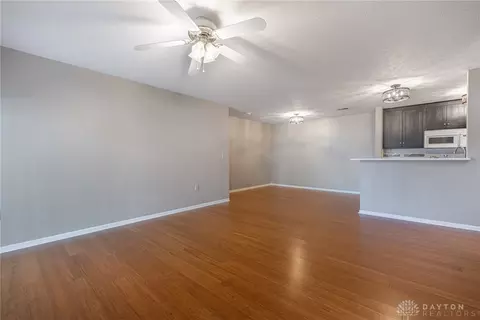 Living - 6610 Wareham Ct #1, Centerville, OH 45459 photo 2 of 4