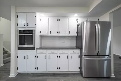 Kitchen - 1922 Old Coach Rd, Springfield, OH 45505 photo 3 of 7