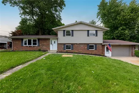 1922 Old Coach Rd, Springfield, OH 45505