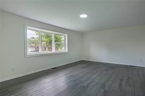 Living - 1922 Old Coach Rd, Springfield, OH 45505 photo 5 of 10