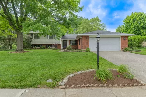 7715 John Elwood Dr, Centerville, OH 45459