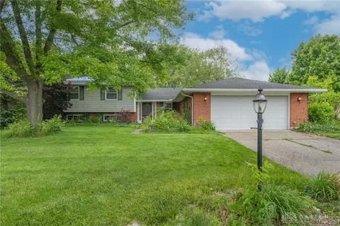 7715 John Elwood Dr, Centerville, OH 45459