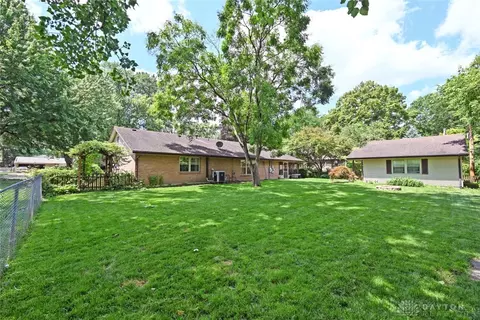 Exterior - 2665 Hemphill Rd, Kettering, OH 45440 photo 15 of 17