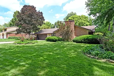 Exterior - 2665 Hemphill Rd, Kettering, OH 45440 photo 2 of 17
