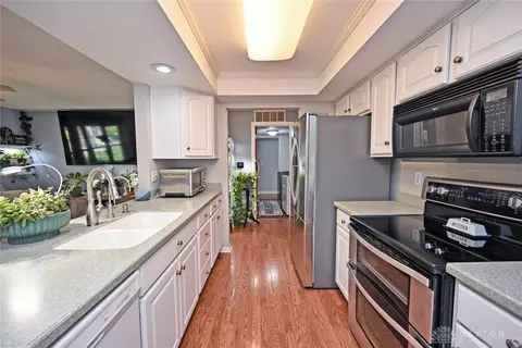 Kitchen - 2665 Hemphill Rd, Kettering, OH 45440 photo 3 of 4