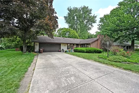Exterior - 2665 Hemphill Rd, Kettering, OH 45440 photo 3 of 17