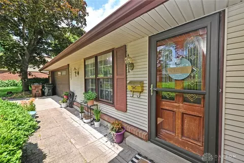 Exterior - 2665 Hemphill Rd, Kettering, OH 45440 photo 5 of 17