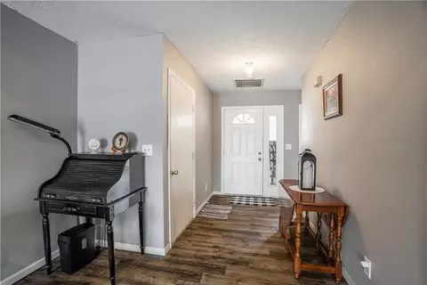 Entry Way - 277 W Pinehurst St, Sidney, OH 45365 photo 2 of 3