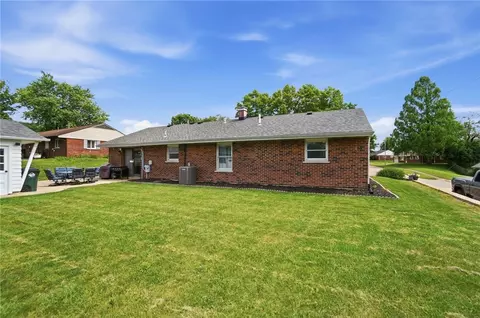 Exterior - 2937 E Cunnington Ln, Kettering, OH 45420 photo 3 of 6