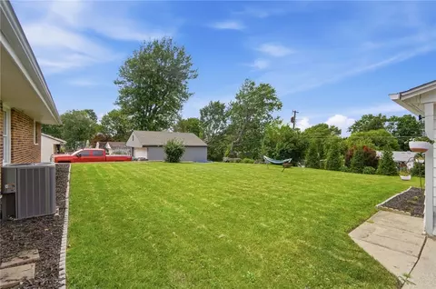 Exterior - 2937 E Cunnington Ln, Kettering, OH 45420 photo 5 of 6