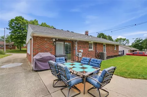 Exterior - 2937 E Cunnington Ln, Kettering, OH 45420 photo 4 of 6