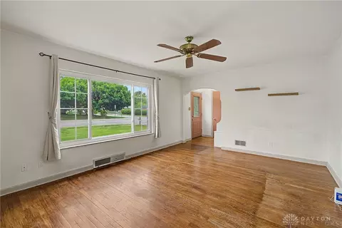 Living - 3228 Shroyer Rd, Kettering, OH 45429 photo 4 of 6