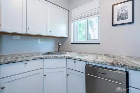 Kitchen - 3105 Annabelle Dr, Kettering, OH 45429 photo 3 of 4