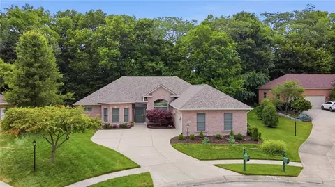 1901 N Regent Park Dr, Bellbrook, OH 45305