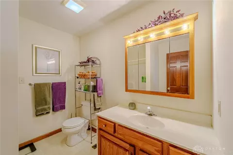 Bath - 521 E Hoewisher Rd, Sidney, OH 45365 photo 2 of 4